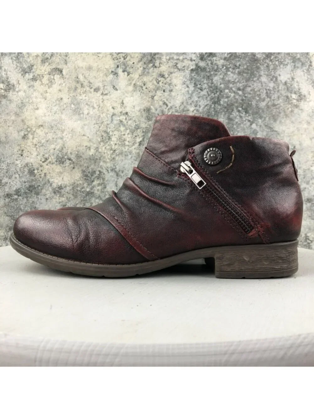 Earth Women's Size 10B Ronan Garnet Red Leather Side Zip Ruched Ankle Boots